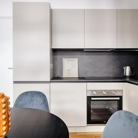 Joivy Modern 1-bedroom Flat In