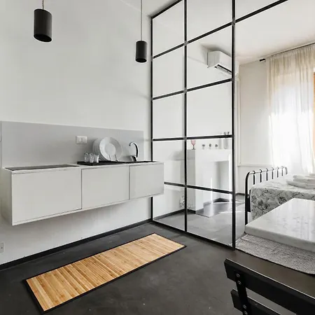Minimal Chic Near Lägenhet Milano