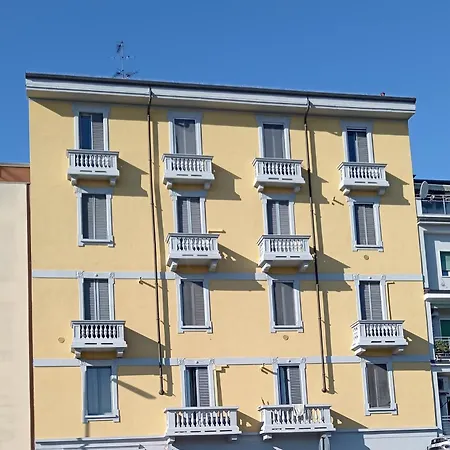 Apartment Domus Cassinis Metro And Trains At Your Doorstep Milan