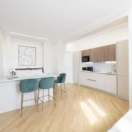 Easylife - - Corso Porta Nuova 46 *