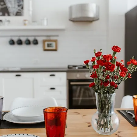 Guesthost - Mecenate Bright Apartman Milánó