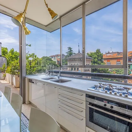 Penthouse Center & Garage *