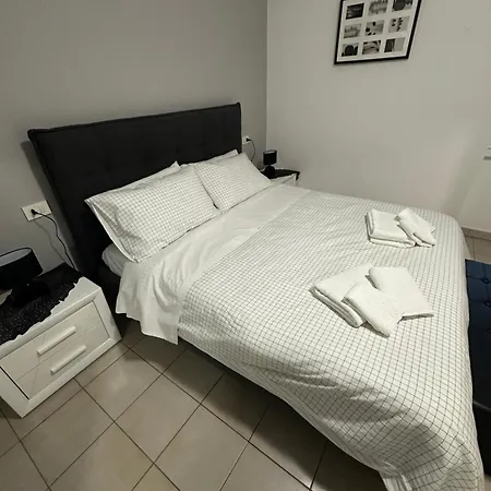 Airb&b Family Milano-cortina Lägenhet *