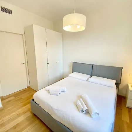 Penthouse With Panoramic Terrace-8 Minutes From The Duomo מילאנו