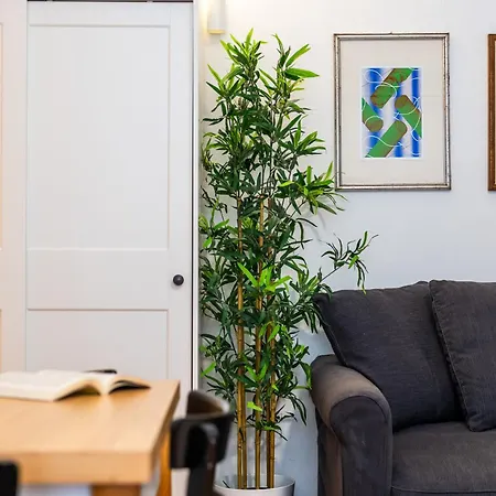 Charming With Balcony & Wi-fi