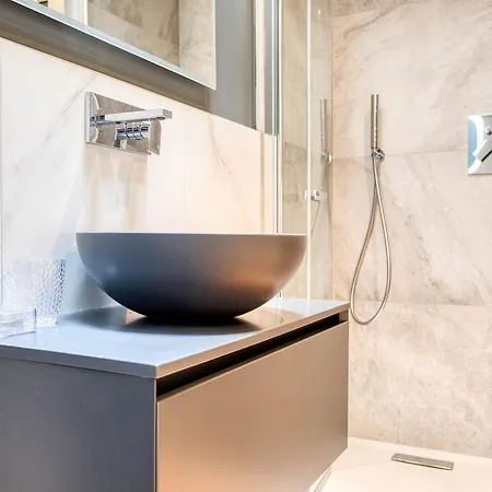 - Bixio 17 P4 - Porta Venezia Apartment *