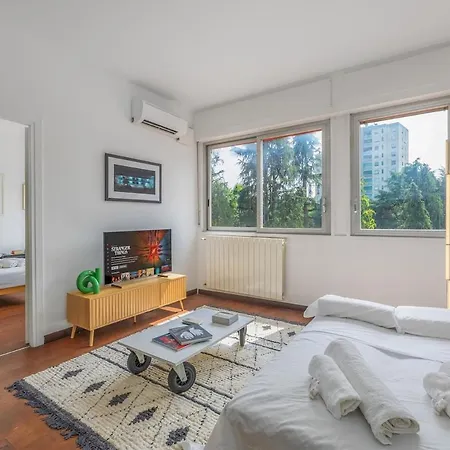 Parking, 2 Min To Metro, 8 Min To Rho Fiera, Air Conditioning