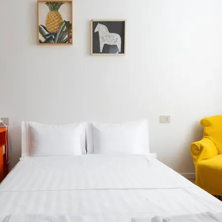 Mylo's -15 Minutes From The Duomo, Ieo, Prada * 米兰