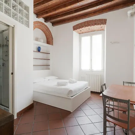 Guesthost - Comfy Navigli Milan