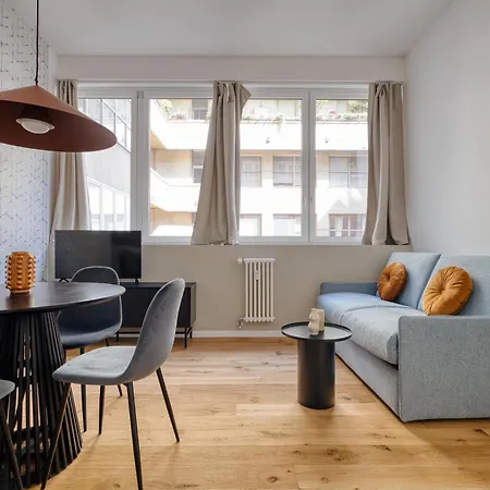 Joivy Modern 1-bedroom Flat In