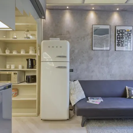 Cerva - Cozy 1 Bedroom With Balcony In San Babila By Rentopolis 밀라노