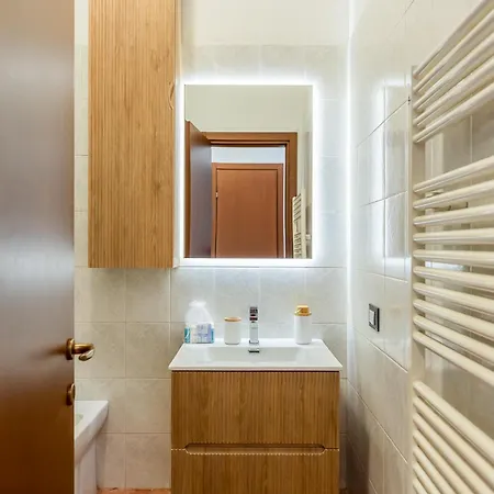 Spacious At 5 Min Walk From Station * Milan