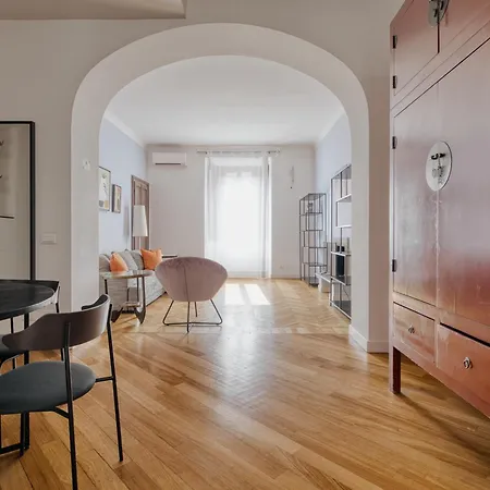 Lejlighed Your Sunny Getaway In Porta Venezia Dist... *