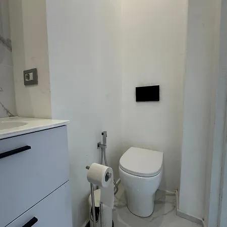 Elegant Two-room 5 Minutes From Cathedral *