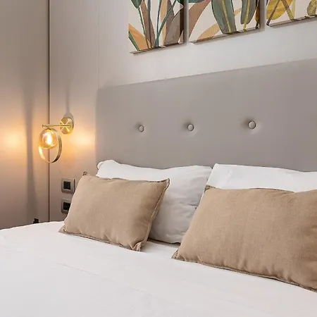 Strategic -fully Equipped, 5 Minutes From Station, M2, M3, Airport Shuttle Lejlighed