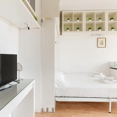 Guesthost - Dergano M3 Bright Apartment Milan