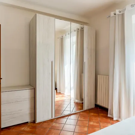 Spacious At 5 Min Walk From Station * Milano