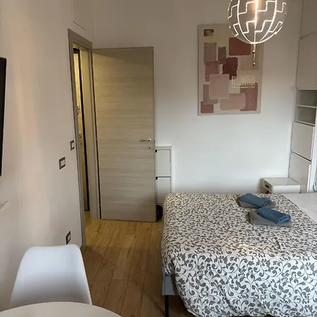 Stupendo Monolocale In Piazza Insubria *