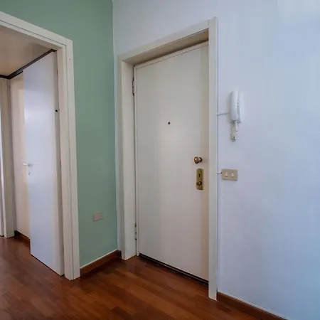 Duomo 10 Minutes Away Spacious 5 Pax Balcony Wifi Ac アパート