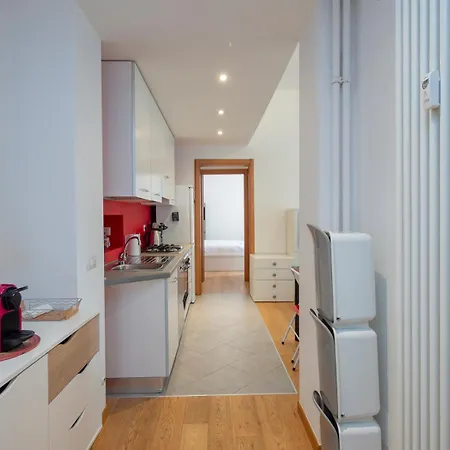 Xenia - 3 In Via Ugo Bassi 23 ミラノ