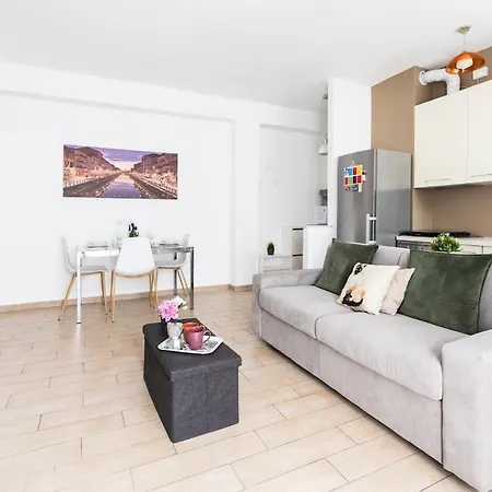 At Davide's House - Near The Metro Lejlighed Milano