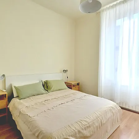 Milanoflats - Pasteur - M1 80 Meters 1 Min * Milano