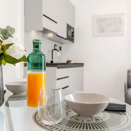 Stayeasy Crivelli - Stylish Studio, Duomo Walking アパート ミラノ
