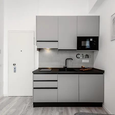 Stayeasy Crivelli - Stylish Studio, Duomo Walking Apartamento