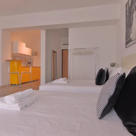 Sparkle - Chic In The Milão