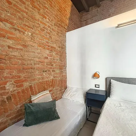 Duomo Porta Romana Direct Up To 5 Guests דירה
