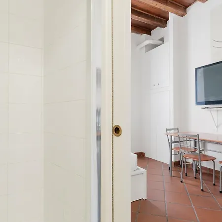 Guesthost - Comfy Navigli * Milano