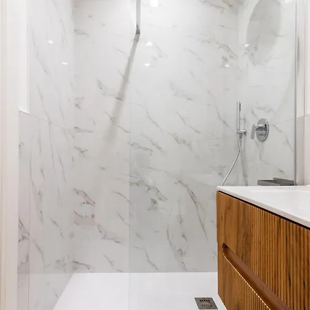 Designer In A Unique Setting Near M2 - Berra 10 Appartement