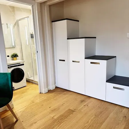 Charming Attic Loft - 5 Mins Station