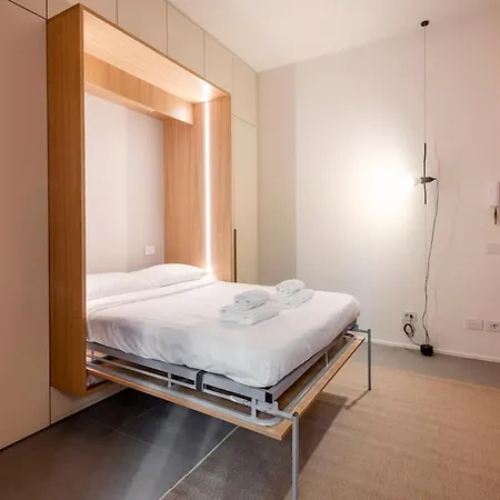 Mora 9 - The Boutique - B