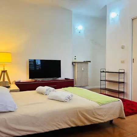 Apartamento Duomo 15 Min - Navigli 10 Min - Luminoso, Wifi E Ac