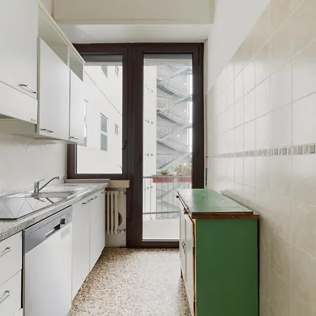 Guesthost - Farini For 6 People Milano