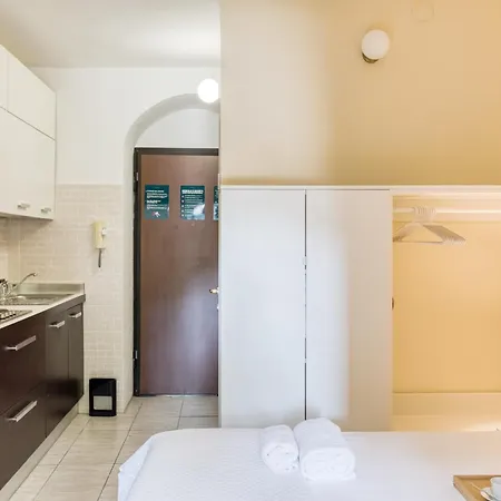 Easylife - - Montenero 29 F - Porta Romana Milan