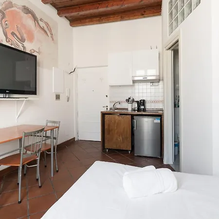 Guesthost - Comfy Navigli Apartment Mailand