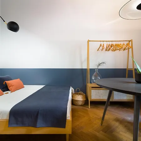 Design Of Wood & Charm Apartment