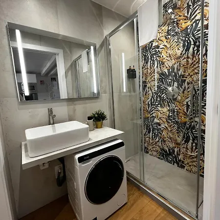 Charming Attic Loft - 5 Mins Station *