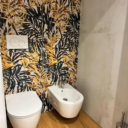 Daire Charming Attic Loft - 5 Mins Station Milano