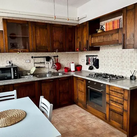 Bright Three-room 250m From The Subway 아파트 밀라노