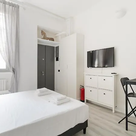 Guesthost - Bright Mm2 Sant'agostino 아파트