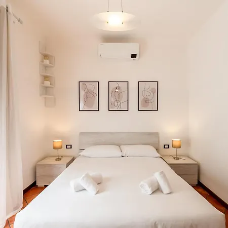 Spacious At 5 Min Walk From Station Apartament