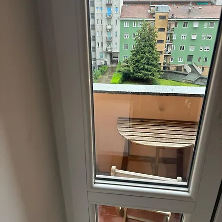 Stupendo Monolocale In Piazza Insubria Апартаменты