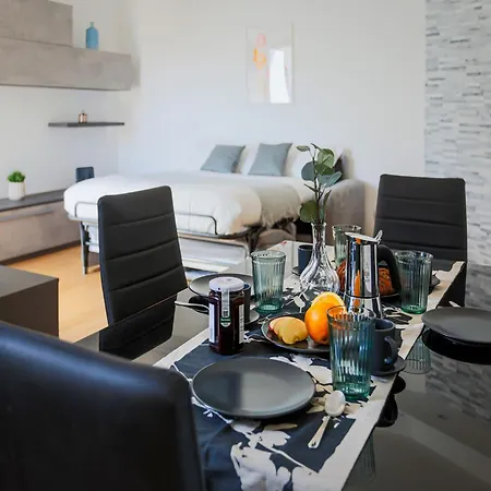 The Rent - Spacious Two-bedroom Flat Near Milano
