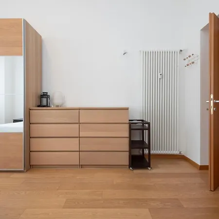 Xenia - 3 In Via Ugo Bassi 23 ミラノ