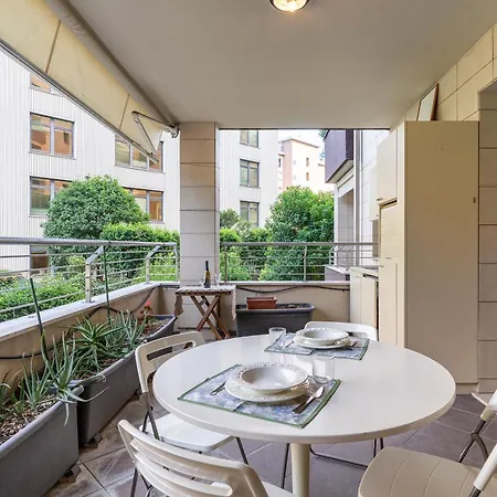 Elegant With Terrace In Life Milán