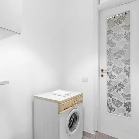 Mirari With Parking, Near The Metro * Milano