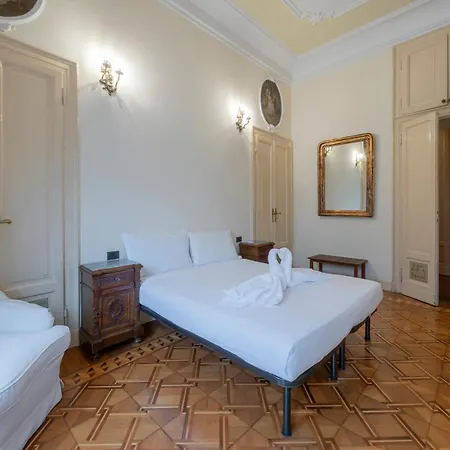 Apartment Historic Close To The Station